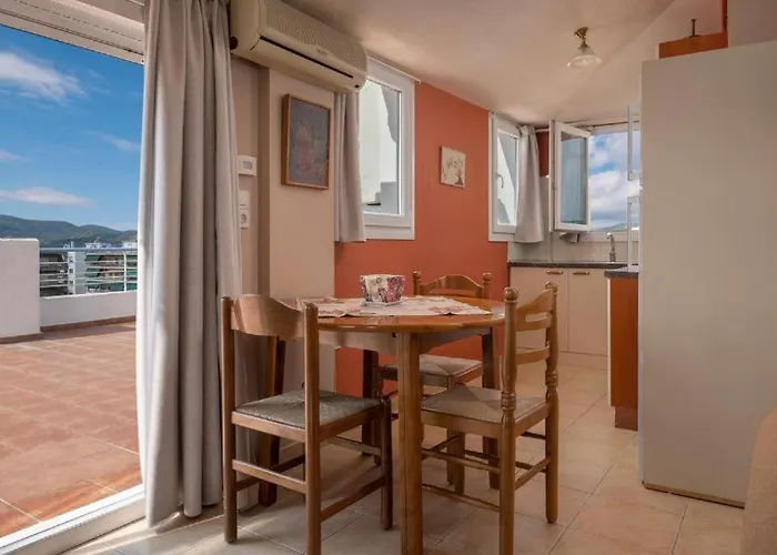 شقة Melanthi Urban